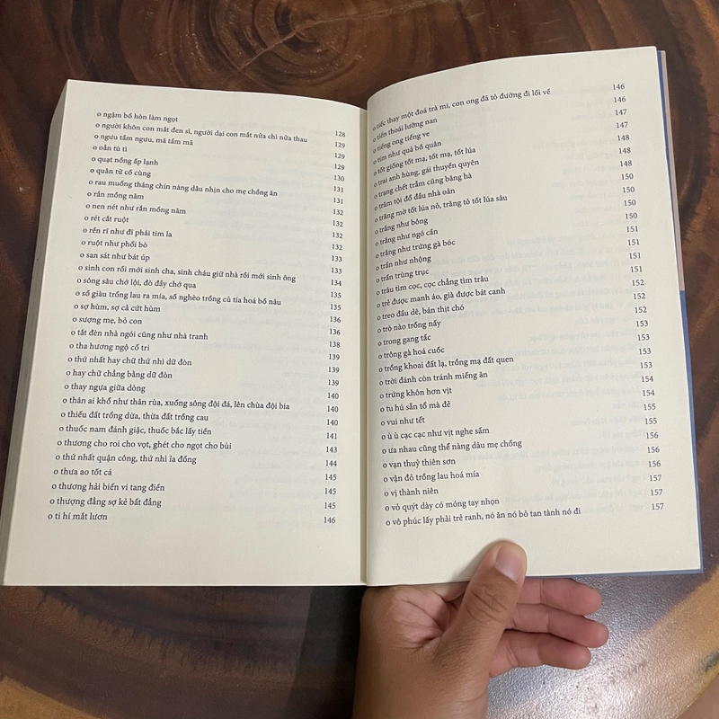 II Từ Điển Tiếng Việt Của GS. Nguyễn Lân _ Phê Bình Và Khảo Cứu - Hoàng Tuấn Công - 2017 454574