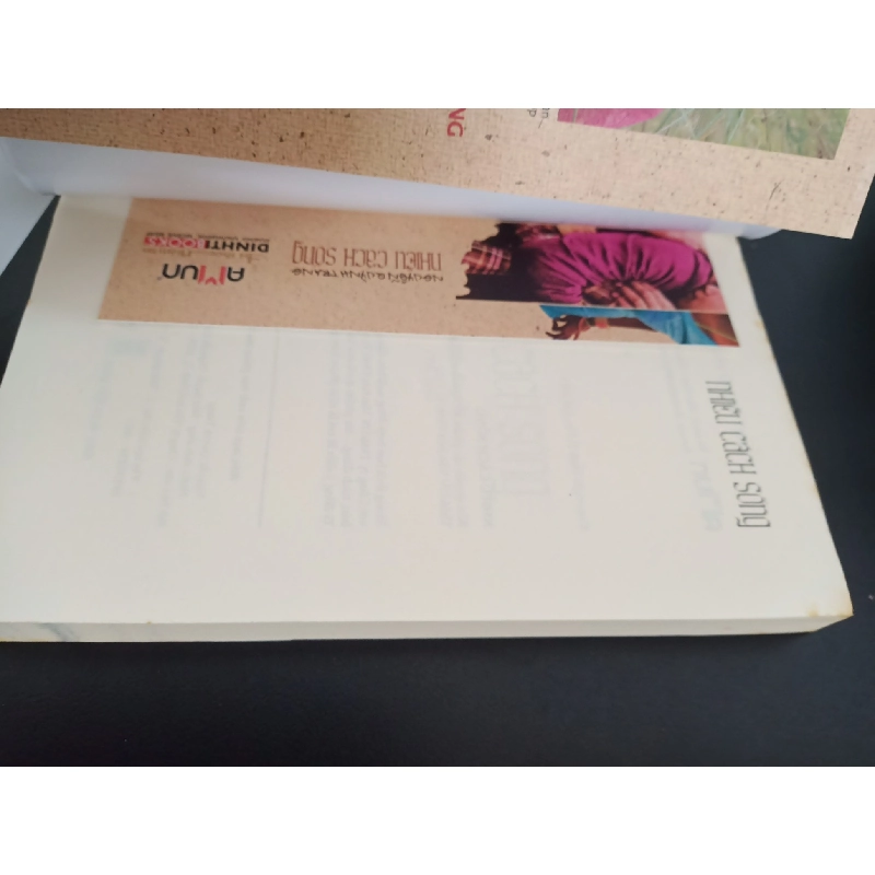 Nhiều Cách Sống - Nguyễn Quỳnh Trang New 90% HCM.ASB2112 912615