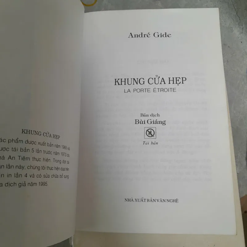 KHUNG CỬU HẸP - ANDRE GIDE (BÙI GIÁNG DỊCH) 1039335