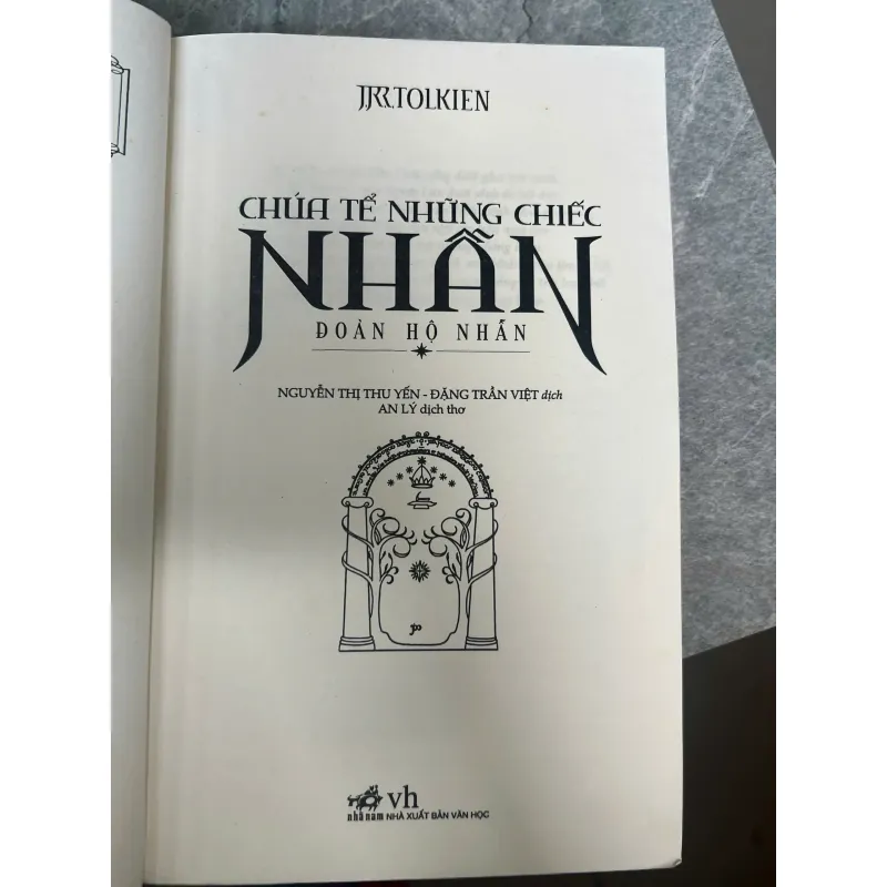 CHÚA TỂ NHỮNG CHIẾC NHẤN - J.R.R TOLKIEN 1002322