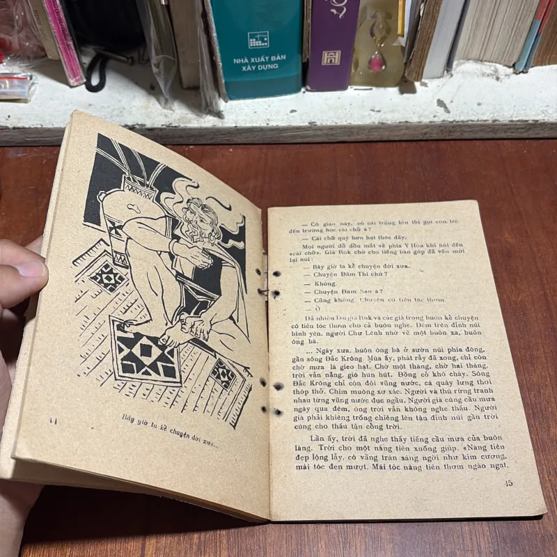 [Chỗ Ghim Bị Mục Và Tách Giấy] - II Sách 7x: Vùng Rừng Âm Vang - Hà Đình Cẩn - 1979 1012880