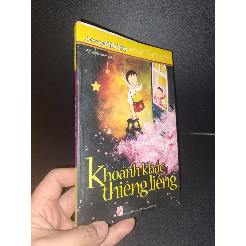Thắp sáng tâm hồn Khoảng khắc thiêng liêng mới 80% bẩn bìa, ố nhẹ 2009 Hoàng Mai HCM1604 VĂN HỌC 918752
