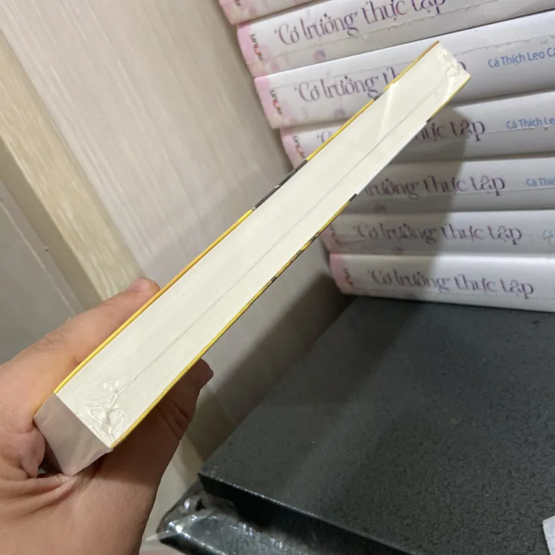 (Tiểu thuyết) - Người nuôi ong thành Aleppo - Christy Lefteri 990710