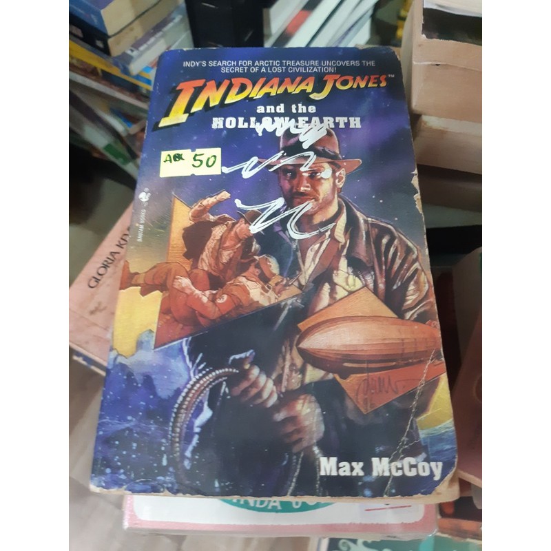 Indiana Jones And The Hollow Earth - Max McCoy 174532