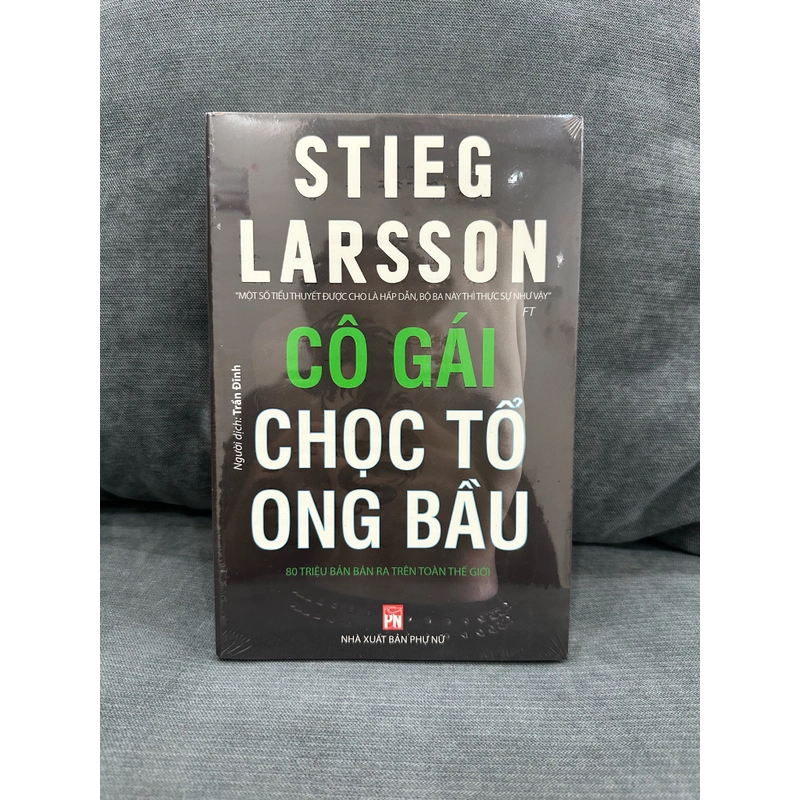 Cô gái chọc tổ ong bầu - Stieg Larsson 335497