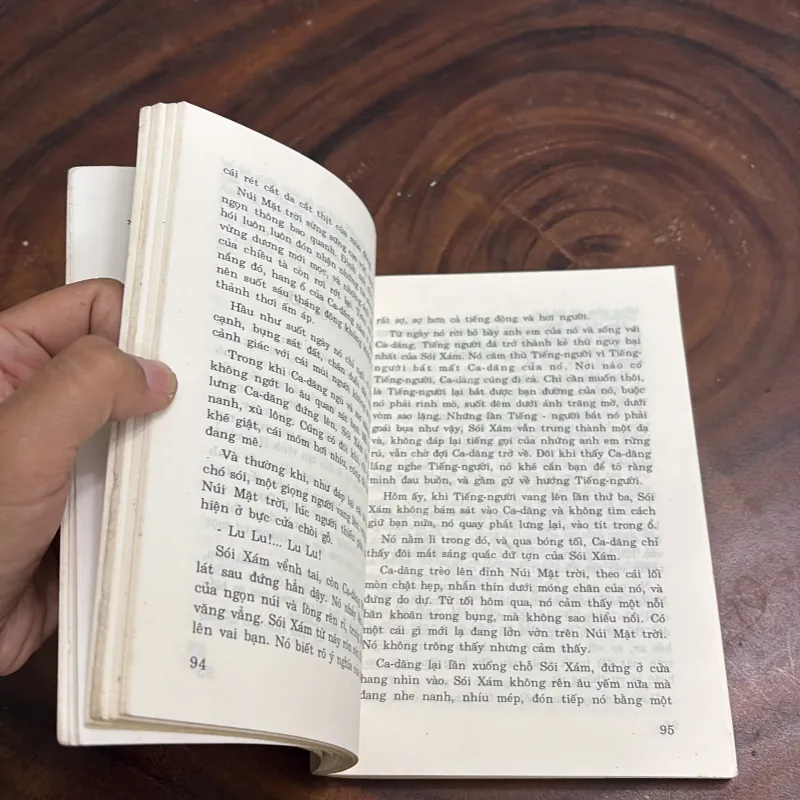 II Văn Học: Ca-Dăng - J.O.CỚC.ÚT - 2001 977196