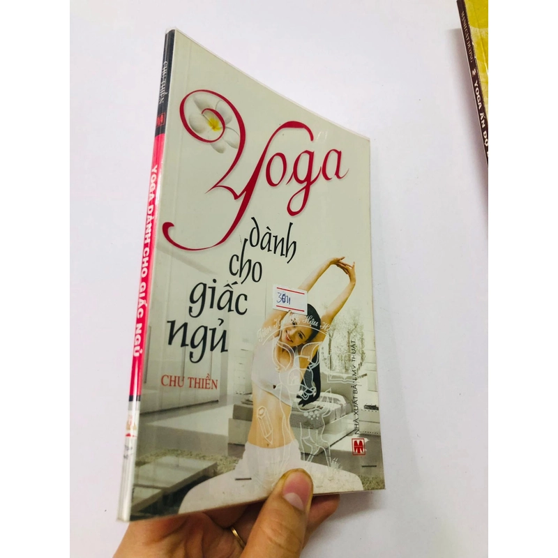 SÁCH YOGA  - sách đã qua sử dụng, tình trạng đọc tốt  460465