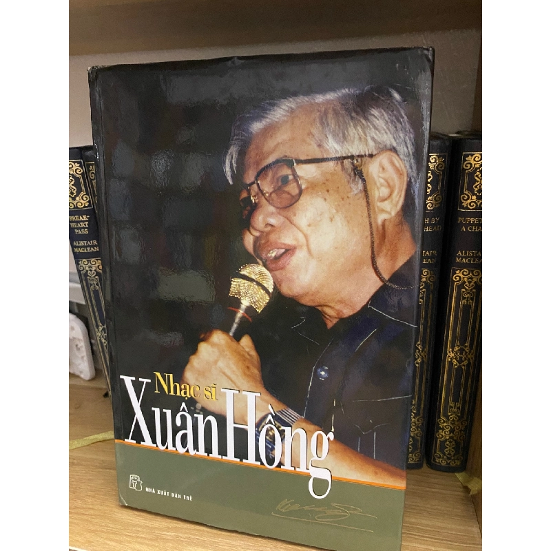 Nhạc sỹ Xuân Hồng (Bìa cứng, sách lưu kho,có ố cạnh) 777899