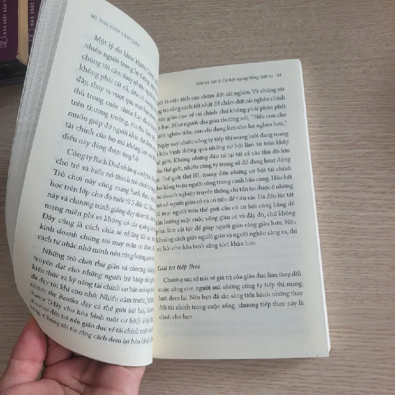 Dạy con làm giàu - Tập 11: Trường dạy kinh doanh cho những người thích giúp đỡ người khác<br>Robert T. Kiyosaki 530152