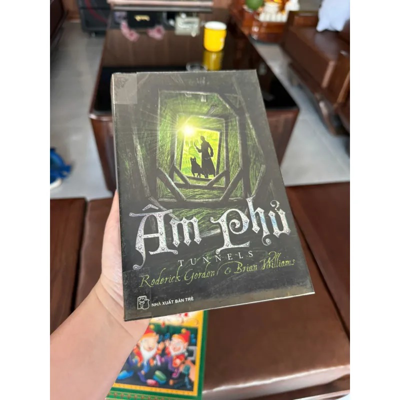 Âm Phủ (Tunnels) – Roderick Gordon & Brian Williams -K2 994595