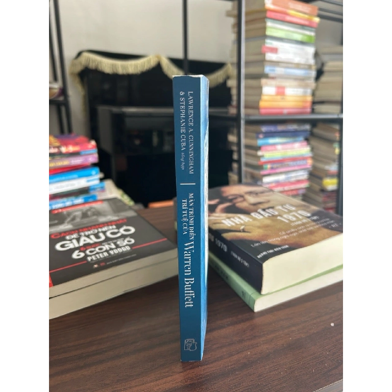Màn trình diễn trí tuệ của Warren Buffett- Lawrence A.Cunningham & Stephanie Cuba 932731