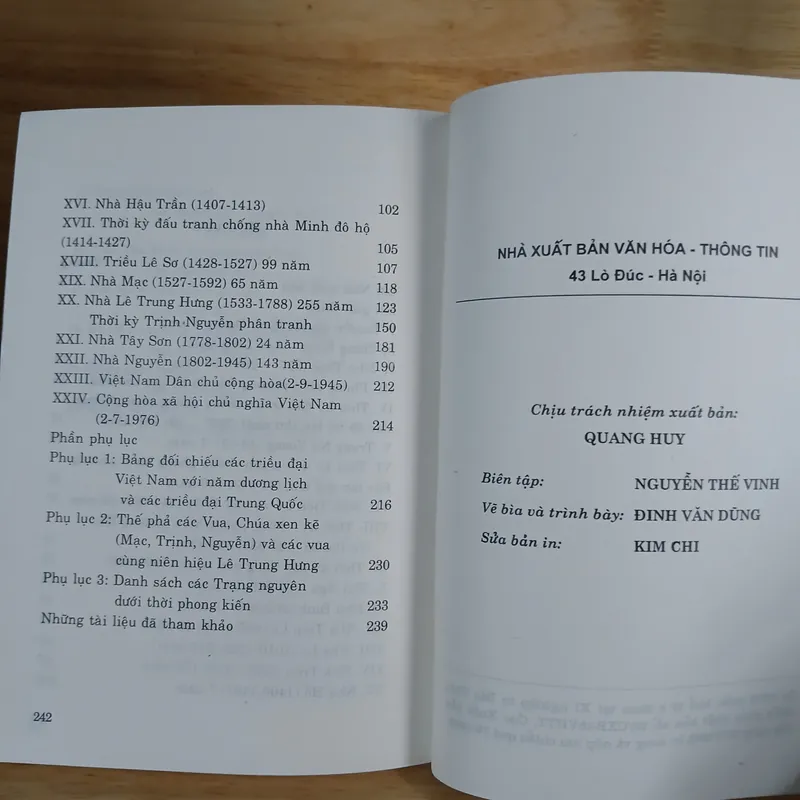 Biên Niên Sử Việt Nam & Tóm Tắt Niên Biểu Lịch Sử Việt Nam (2 Cuốn) 695489