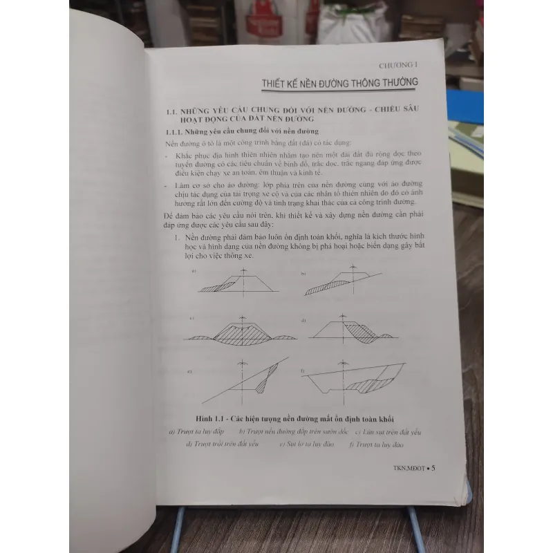 Sách: Thiết kế nền mặt đường ô tô - TG: PGS TS Bùi Xuân Cậy (KT) 744972