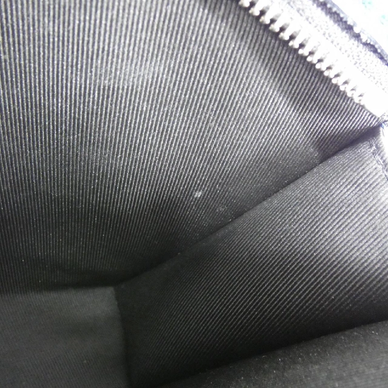 Túi đeo vai Louis Vuitton Taiga Lama Gaston Wearable Wallet M83099 611944