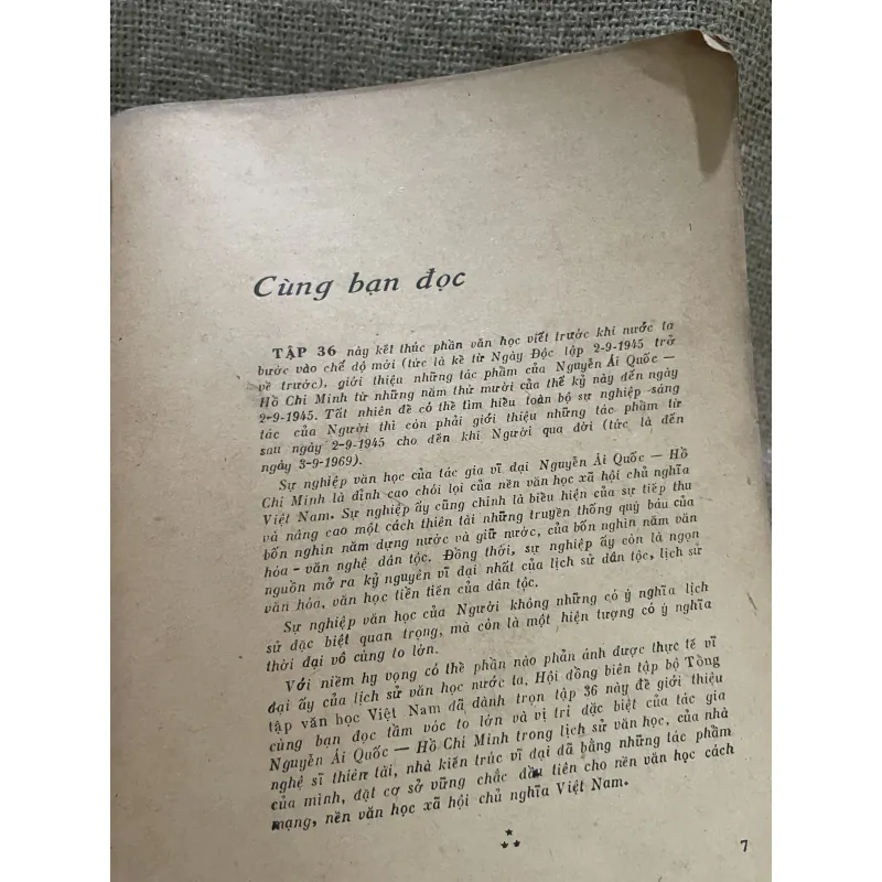 Trong tập văn học tập 36- thơ văn Hồ Chí Minh - 920 trang  958660