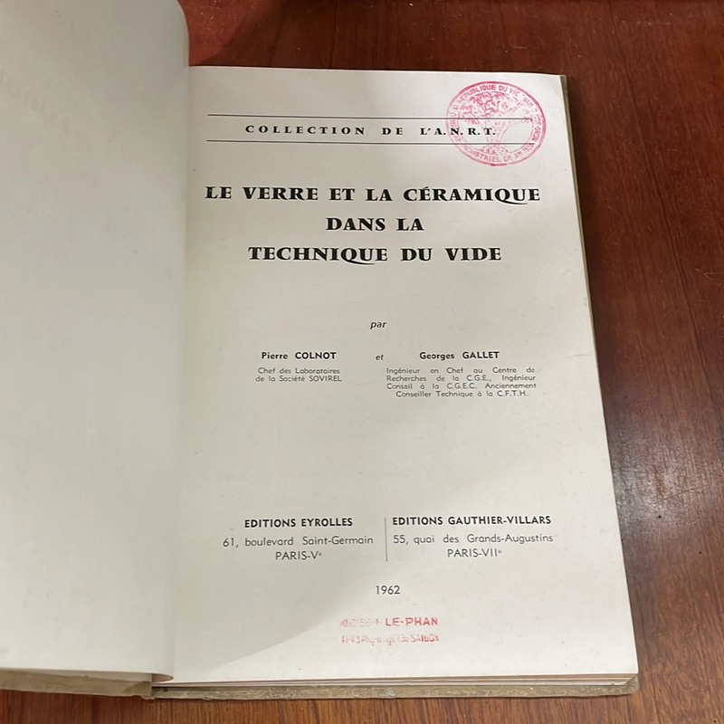 II Sách Tiếng Pháp: Thuỷ Tinh Và Gốm Sứ Trong Công Nghệ Chân Không - 1962 525495