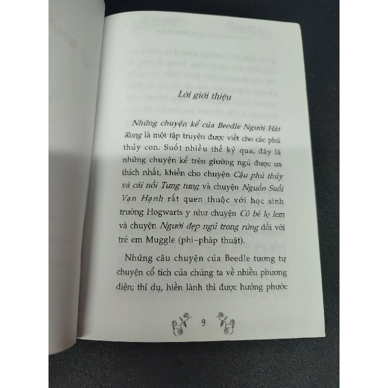 Những Chuyện Kể Của Beedle Người Hát Rong J.K.Rowling mới 90% bẩn nhẹ HCM1304 2008 văn học 913744