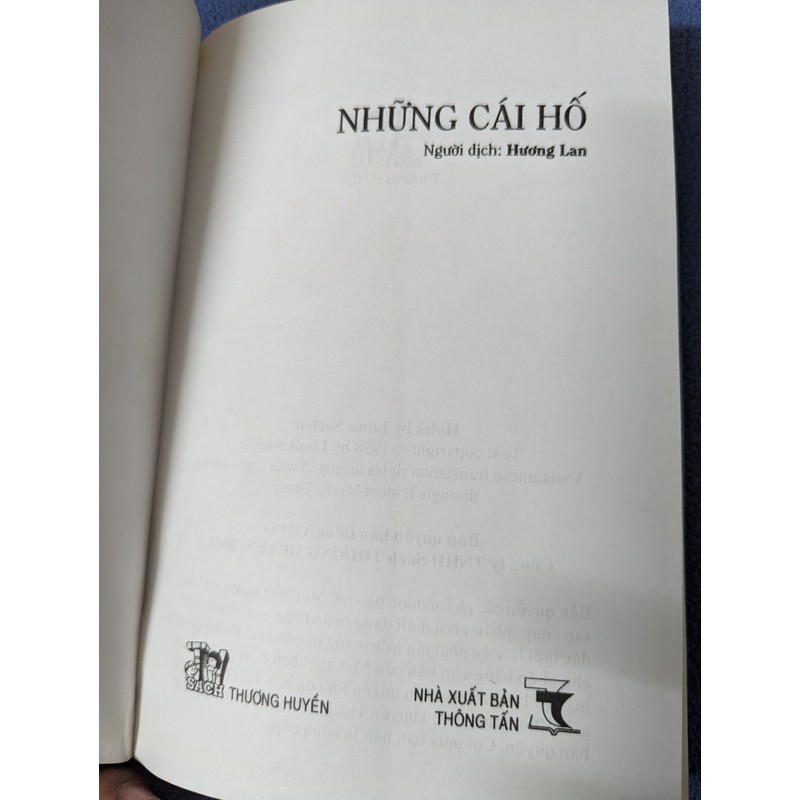 NHỮNG CÁI HỐ - LOUIS SACHAR 142846