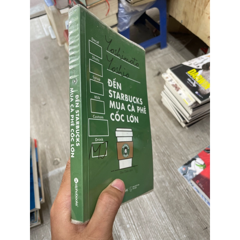 Đến Starbucks mua cà phê cốc lớn 362733