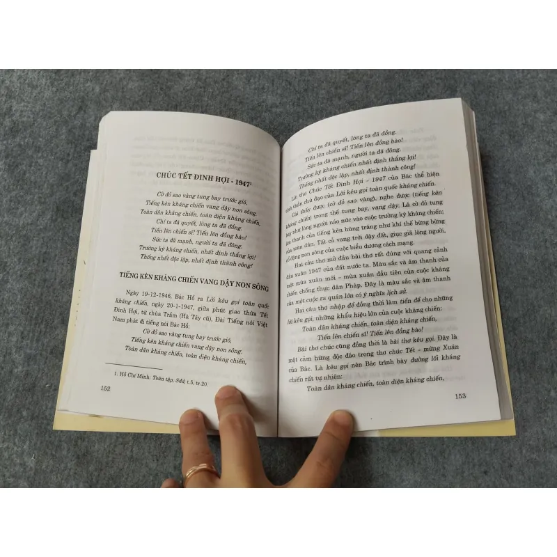 THẨM BÌNH THƠ CA TIẾNG VIỆT NGUYỄN ÁI QUỐC - HỒ CHÍ MINH 700993