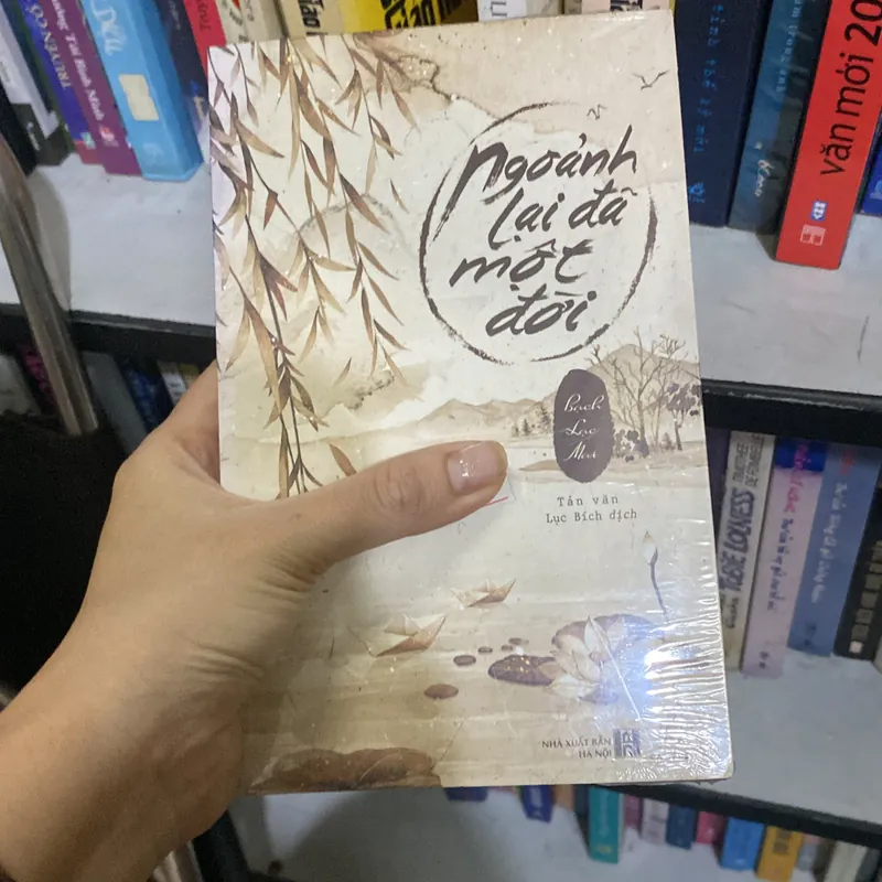 Ngoảnh lại một đời  716595