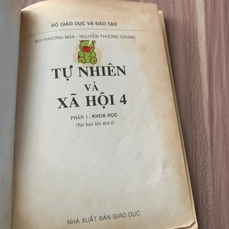 Sách giáo khoa: Tự nhiên và xã hội 4, phần 1: Khoa học 640731