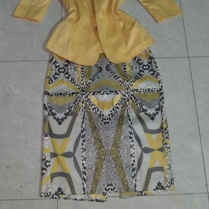 Sét áo kèm chân váy vàng 716934