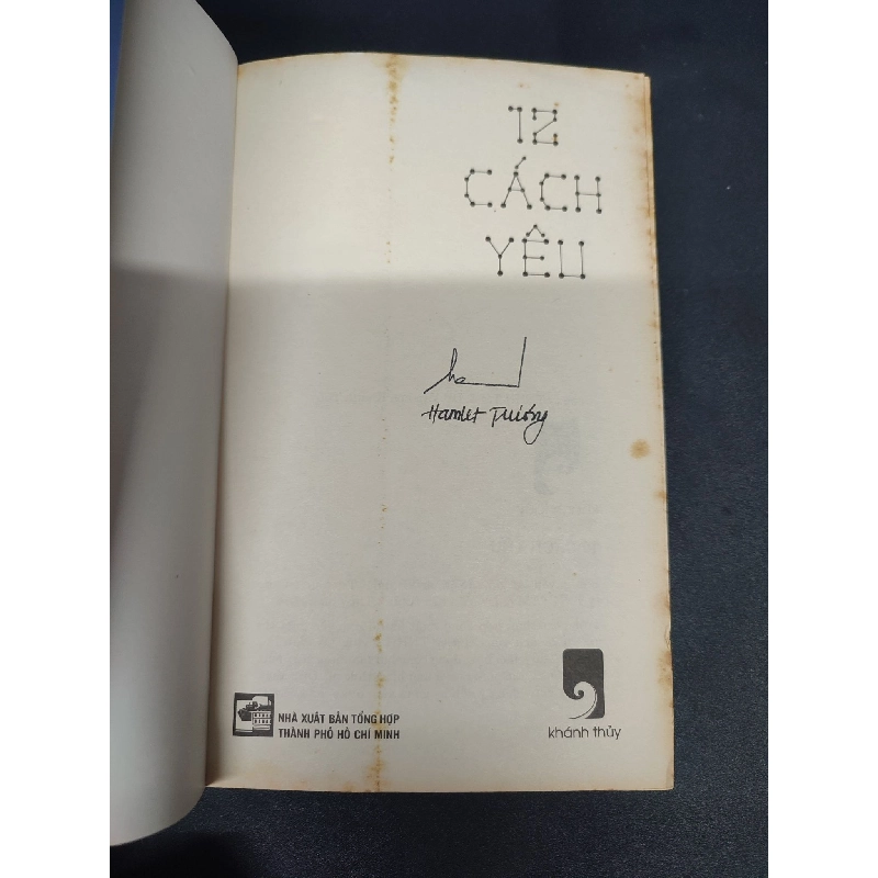 12 cách yêu mới 80% ố vàng 2016 có chữ ký tác giả HCM1406 Hamler Trương SÁCH VĂN HỌC 915413