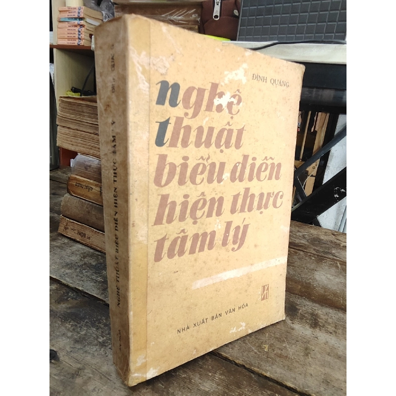 Nghệ thuật biểu diễn hiện thực tâm lý - Đình Quang 1026961