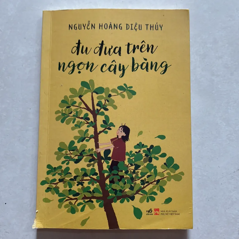 Đu đưa trên ngọn cây bàng - Nguyễn Hoàng Diệu Thuý (t01) 750249