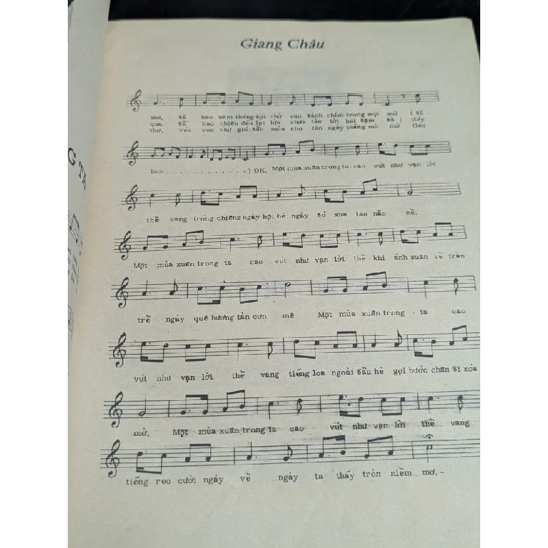 14 khuôn mặt du ca với những điều trông thấy 727093