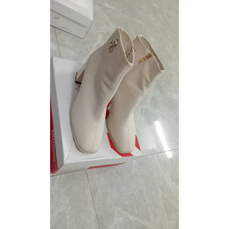 Bốt nữ lót lông màu kem size 39 722673