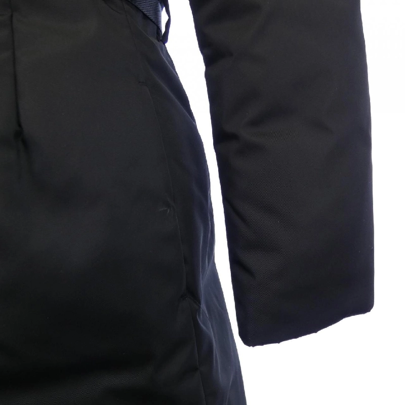 Áo khoác lông vũ PRADA với logo hình tam giác 292077 S222 1WQ8 - Hàng hiệu Chính hãng 814269