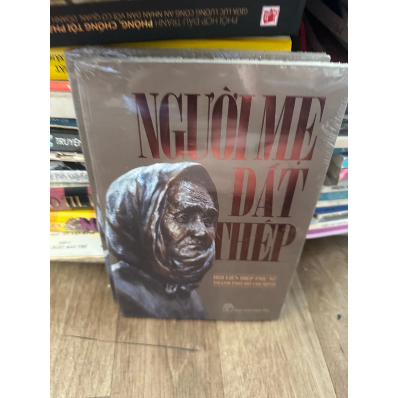 Người mẹ đất thép 526800