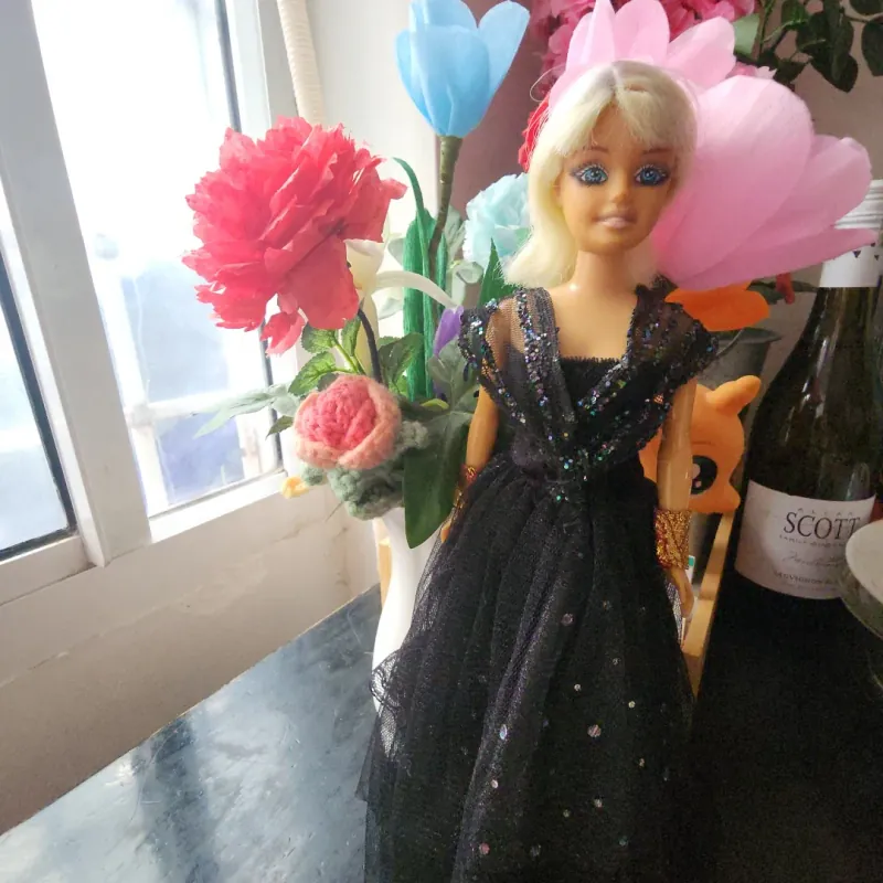 Búp bê Barbie đầm đen 1005301