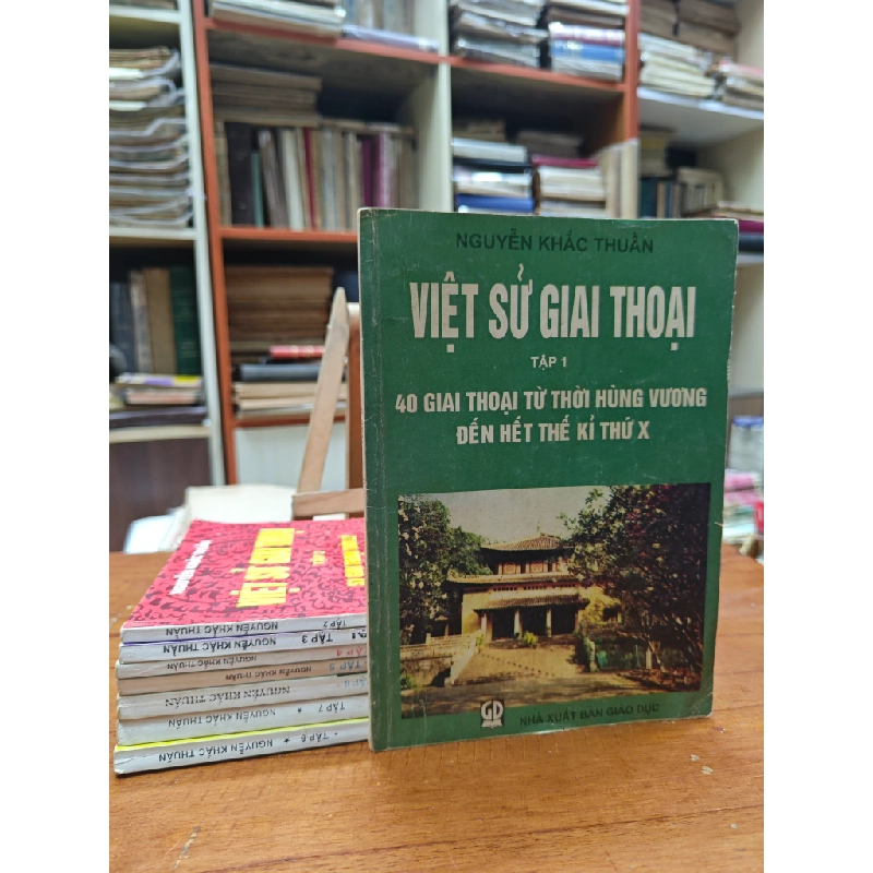 VIỆT SỬ GIAI THOẠI BỘ 8 TẬP - NGUYỄN KHẮC THUẦN 119778