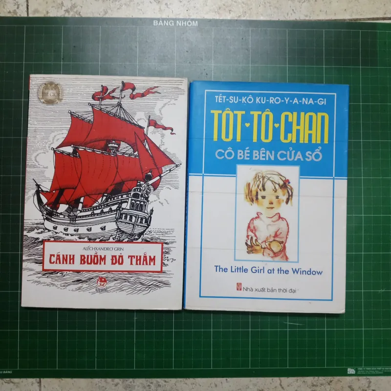 Combo: Cánh buồm đỏ thẳm + Tottochan bên cửa sổ 589637