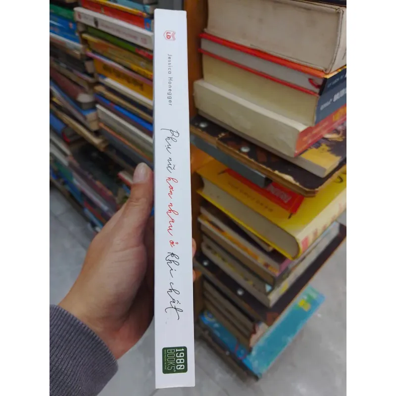 SÁCH PHỤ NỮ HƠN NHAU Ở KHÍ CHẤT (B1) 706042