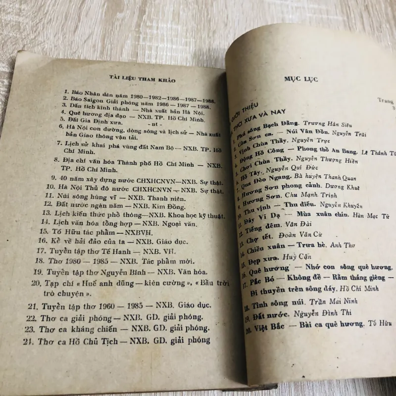 ĐẤT NƯỚC - NXB 1988 928941