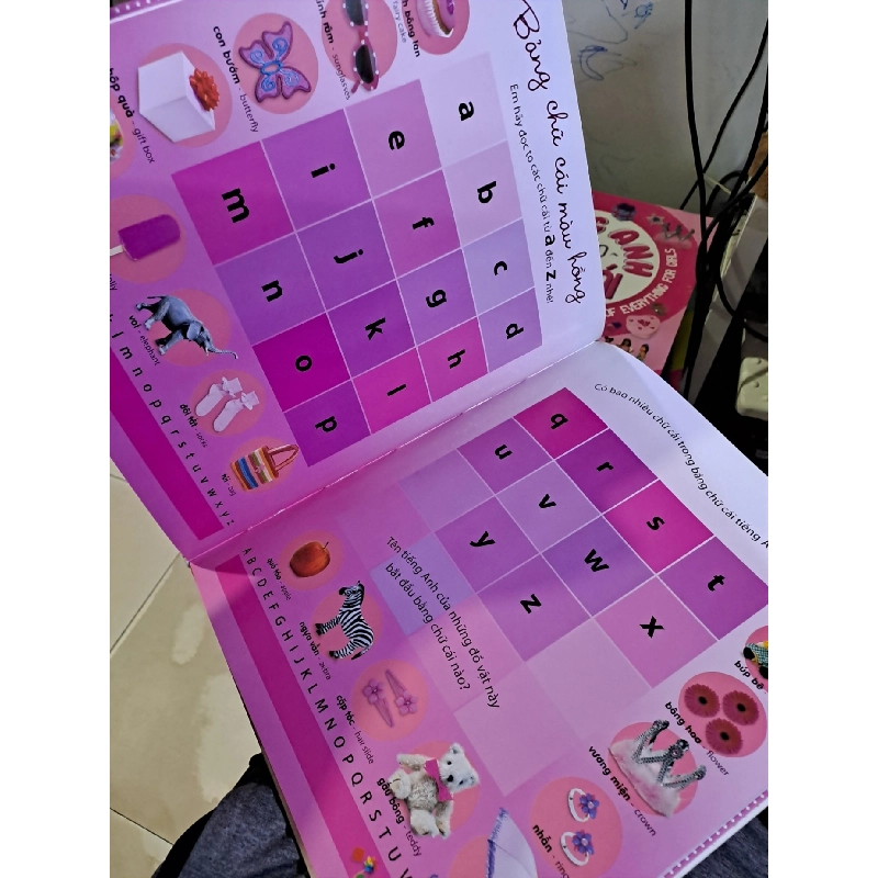 Tiếng anh cho bé gái cuốn sách màu hồng mới 90% sách màu MẸ VÀ BÉ HCM1709 924924