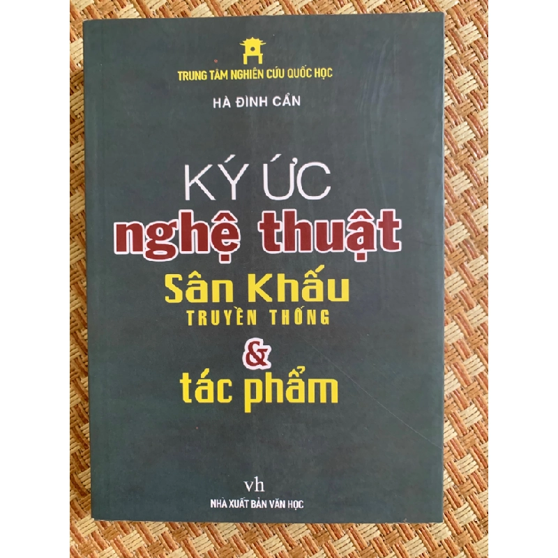 Ký Ức Nghệ Thuật Sân Khấu Truyền Thống & Tác Phẩm (Tác giả: Hà Đình Cẩn,Nhà xuất bản: NXB Văn Học,Nhà xuất bản: NXB Văn Học) Sách mới 90% -STB3005-Văn Hoá 155086