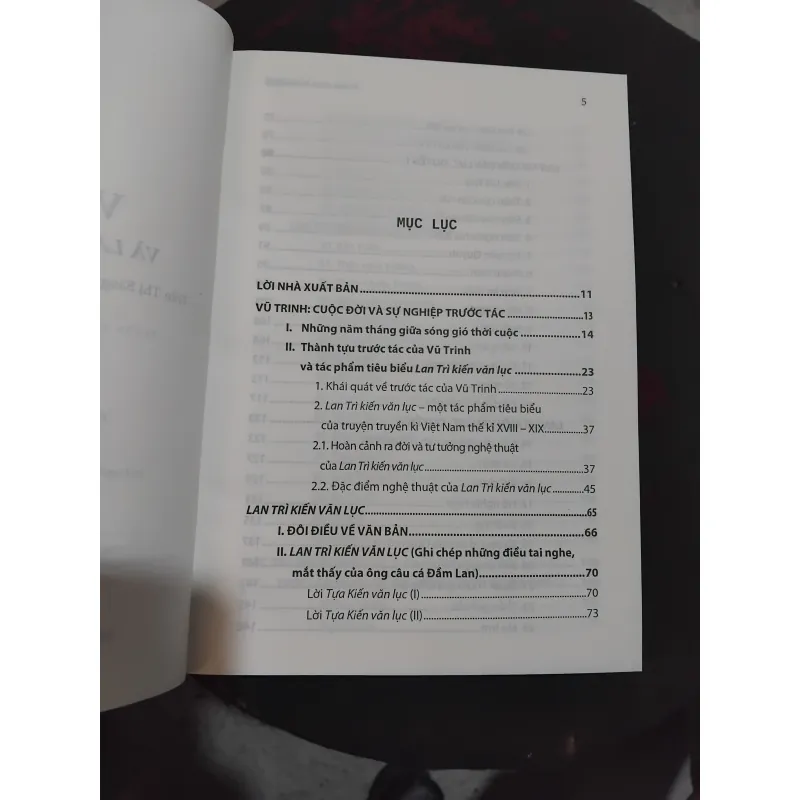 Vũ Trinh và Lan Trì kiến văn lục  1020406