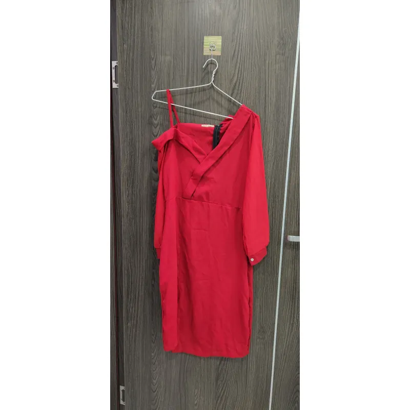 Váy đỏ lệch vai tay dài siêu quyến rũ 935120