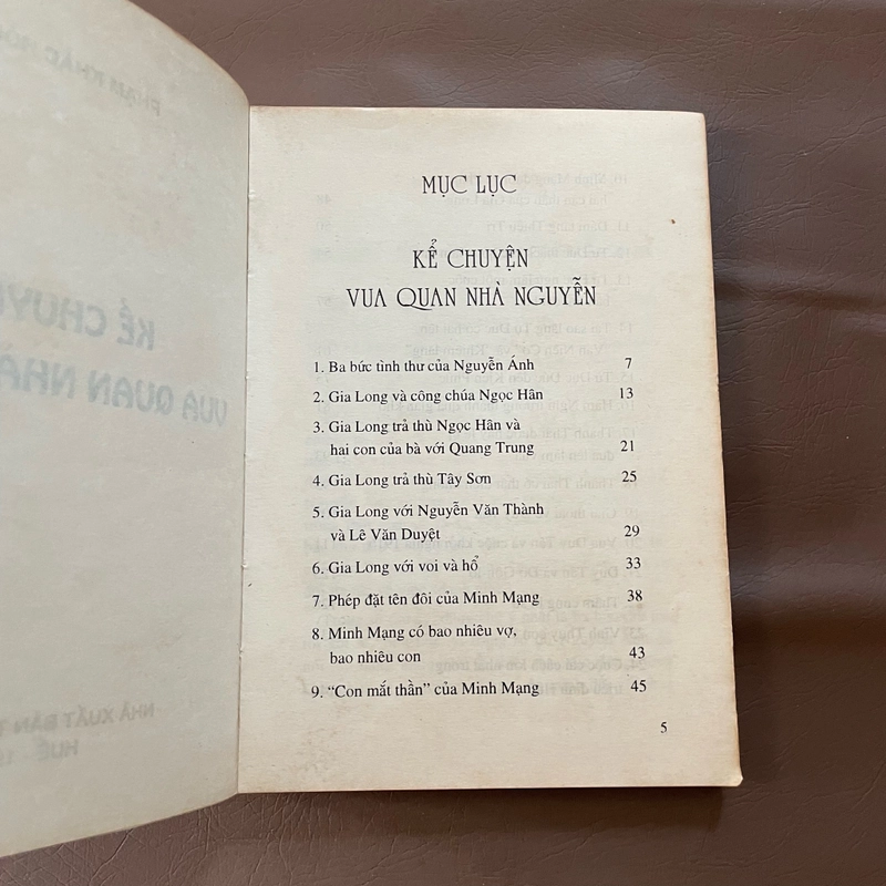 II Sách Lịch Sử: Kể Chuyện Vua Quan Nhà Nguyễn - Phạm Khắc Hoè - 1997 495648