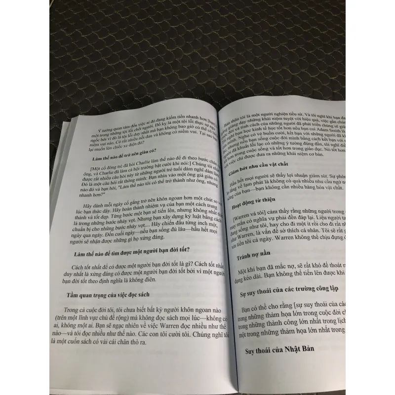 (bản dịch ra Tiếng Việt) Sổ Tay Niên Giám Của Munger - Poor Charlie's Almanack  1005887