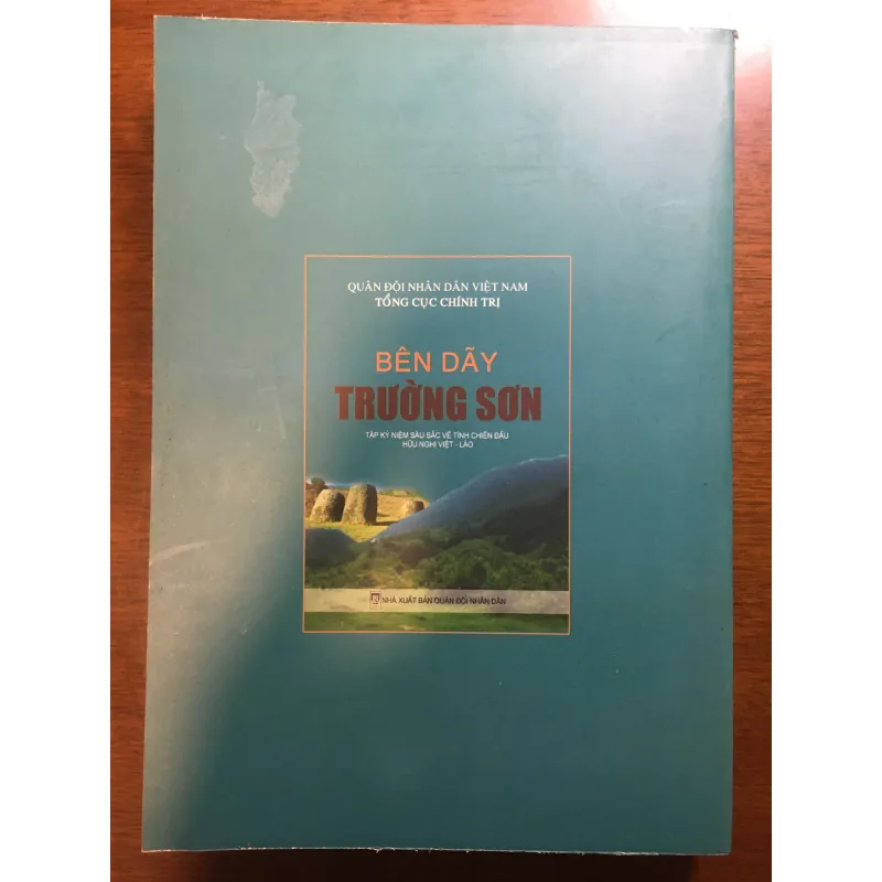[HỒI KÝ] Bên dãy trường sơn - Nhiều tác giả 604813