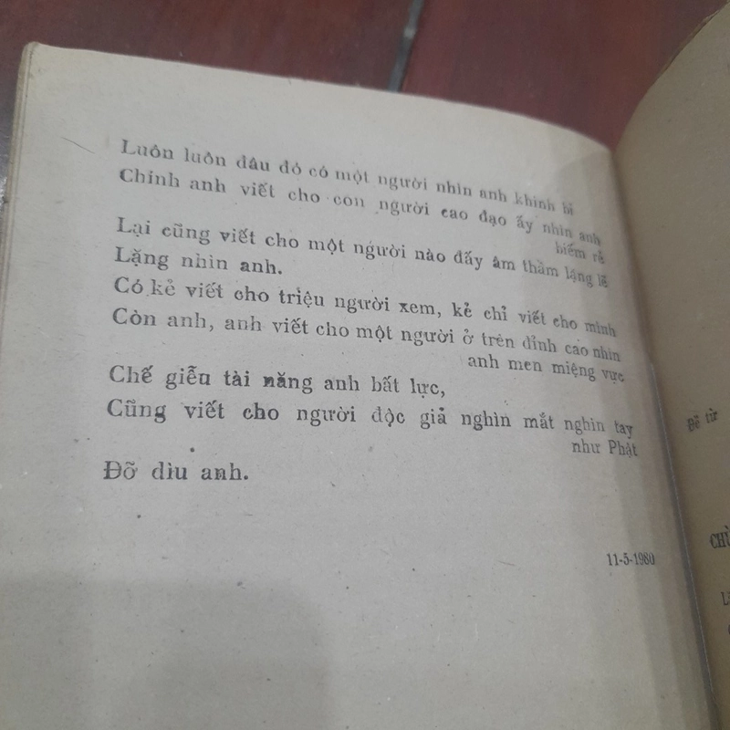 Chế Lan Viên - HOA TRÊN ĐÁ (thơ) 463126
