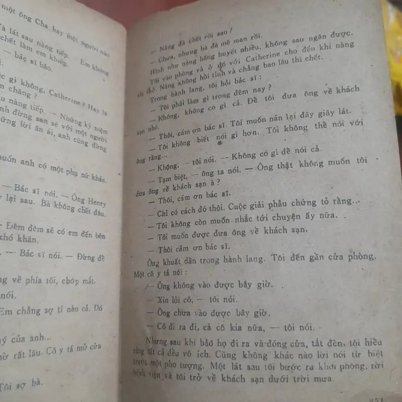 E. Hemingway - GIÃ TỪ VŨ KHÍ 570156