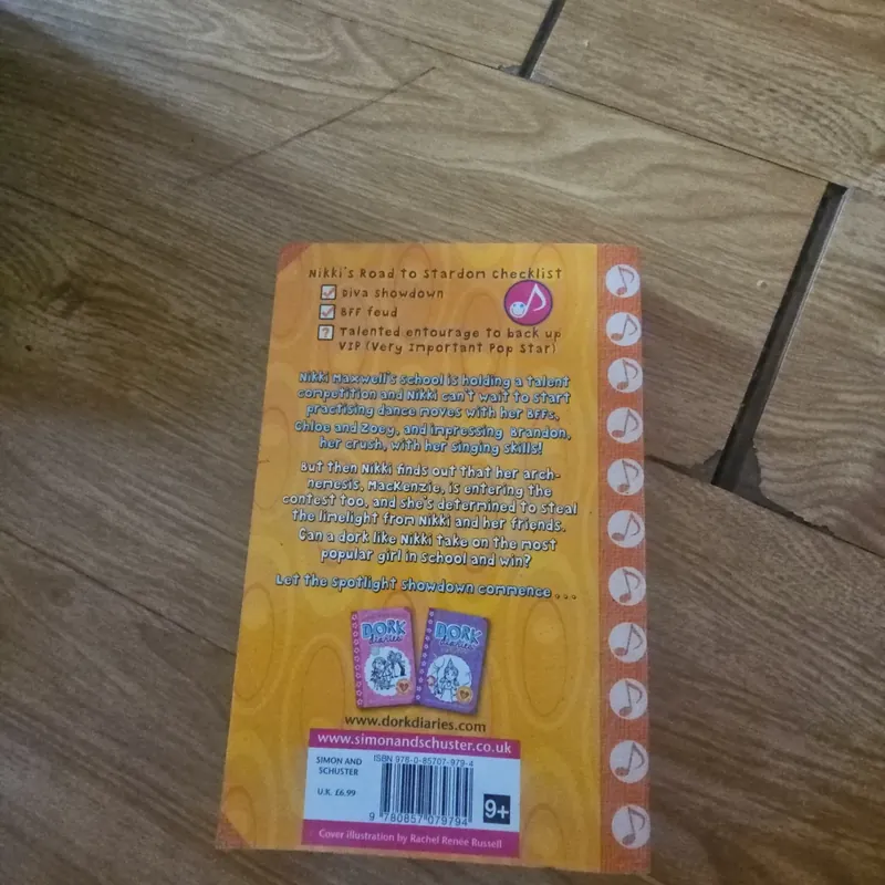 Dork diaries pop star Giá 20k  604052