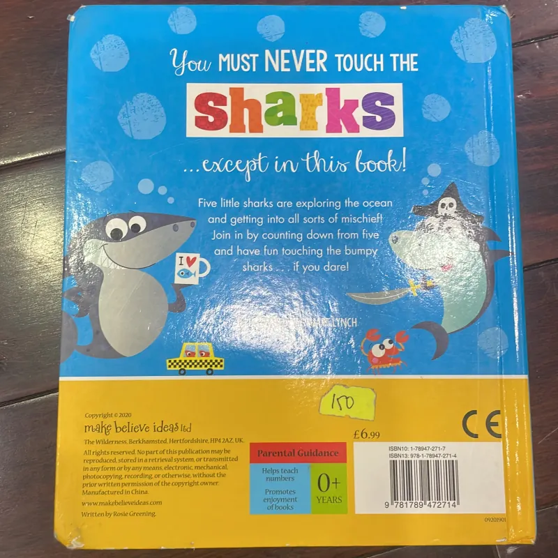 Ngoại văn tiếng anh trẻ em : NEVER TOUCH THE SHARKS - count the 5 snappy sharks  1028018